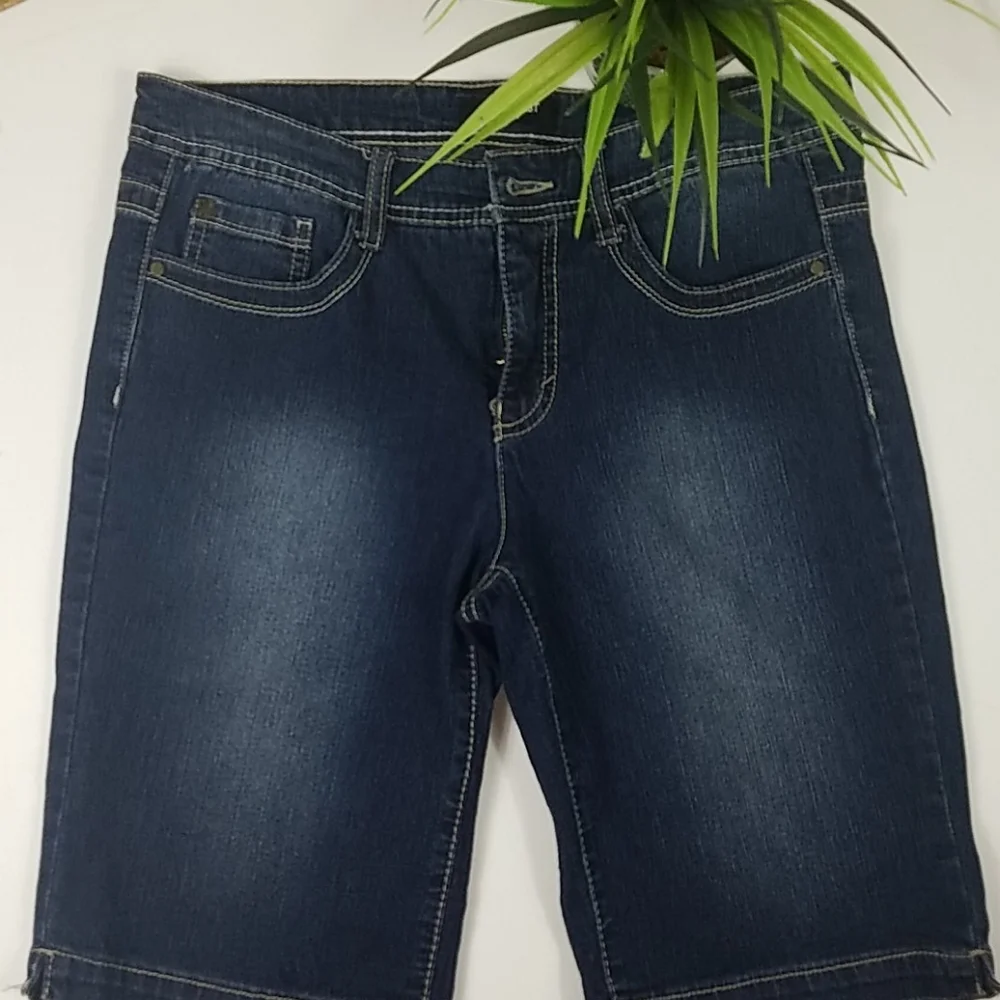 Nine West, Denim shorts, great condition, Sz 6 - Picture 7 of 10